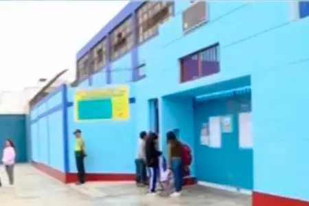 Madre de familia denuncia bullying a su hija en su colegio.