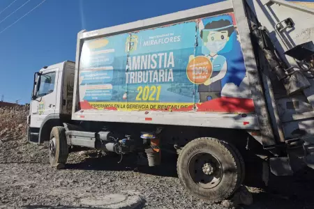 Compactadora de basura de Miraflores permanece abandonada