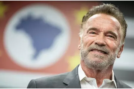 Arnold Schwarzenegger toc a mujeres sin consentimiento