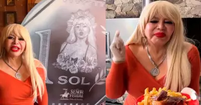 Susy Díaz ofreció pollo a la brasa a 1 sol.