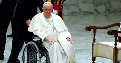 Papa Francisco es hospitalizado para ser operado de urgencia.
