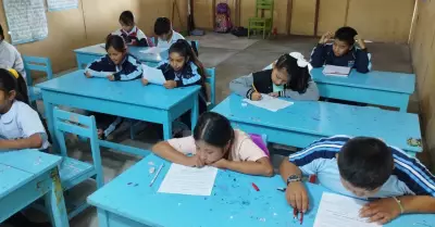 Alumnos del centro educativo N 88098 estudian en local comunal por paralizacin 