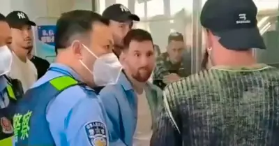 Lionel Messi fue retenido en aeropuerto de China.