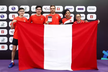 Equipo de tenis de mesa en Juegos Santiago 2023.