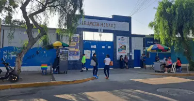 Denuncian robos de celulares a compaeros y docentes al interior de colegio