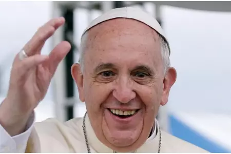 Papa Francisco reaparece tras su operación