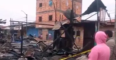 Incendio destruy 8 viviendas y familias solicitan apoyo para sus casas.