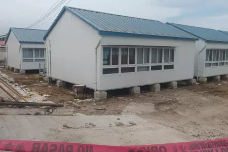 Estudiantes siguen esperando la reconstruccin de colegio en Chimbote.