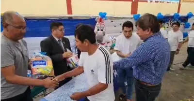 Exitosa y azucarera Pomalca llevaron ayuda a internos del Penal de Chiclayo.