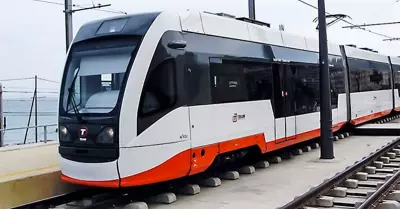 Moderno tren unir Lima y Barranca.