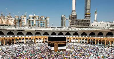 Multitudes de fieles musulmanes "lapidan al diablo" en ltimo ritual de hach
