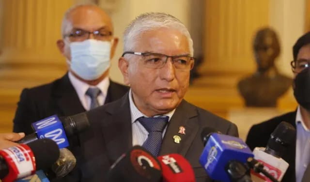 Congresista Hector Acuña