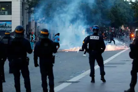 Francia enfrenta ola de violencia.