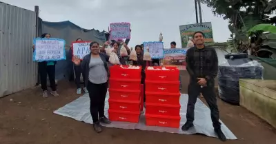 Asociacin Peruana de Avicultura y Exitosa entregan 18 pollos a olla comn.