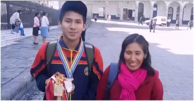 Joven ajedrecista de Arequipa sale adelante pese a carencias