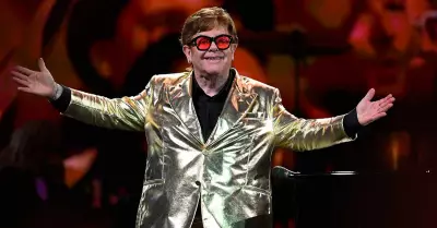 Elton John se retira oficialmente luego de ms de 50 aos de carrera.