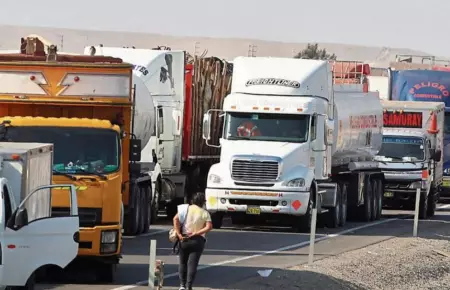 Titular del Midragri descarta desabastecimiento por bloqueo de carreteras.