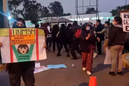 Vecinos y estudiantes protestan contra alquiler de estadio San Marcos.