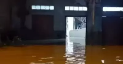 Lluvias en Iquitos inundan viviendas.