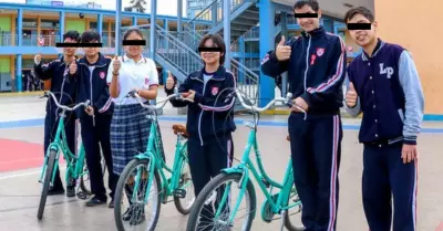 Alumnos de la I.E 'Melitn Carvajal' reciben bicicletas de la ATU.