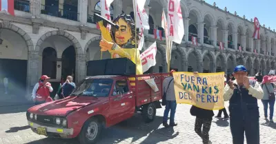 Cientos de trabajadores y autoconvocados acataron una marcha pacfica contra el 