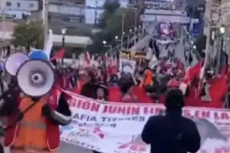 Cientos de manifestantes marchan de forma pacfica en Huancayo,