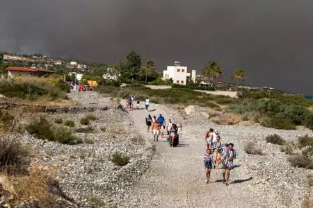Grecia: Se realiz la mayor operacin de evacuacin tras incendio forestal en la