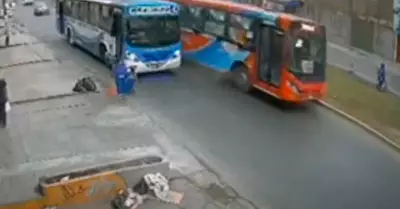 Motociclista muri atropellado el da de su cumpleaos por bus.