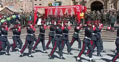 Desfile militar en Puno se realiz sin autoridades militares.