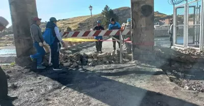 Continan bloqueos en carreteras en Puno