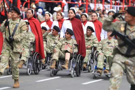 Veteranos reafirman su compromiso con el Per en el Desfile Cvico Militar.