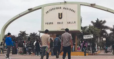 Estudiantes toman Universidad Pedro Ruiz Gallo de Lambayeque por cierre de comed