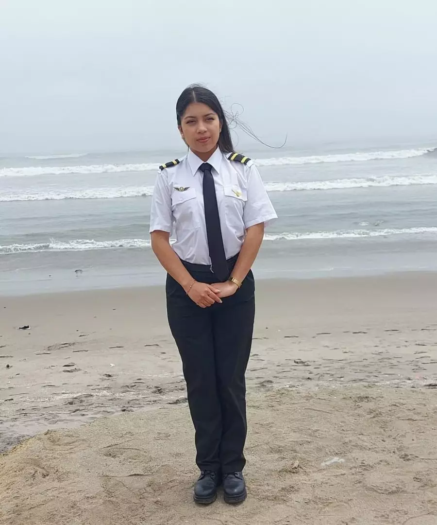 Entre lgrimas! Despiden el cuerpo de Fabiana Hernndez, la joven fallecida tras impacto de avioneta al mar de Huanchaco