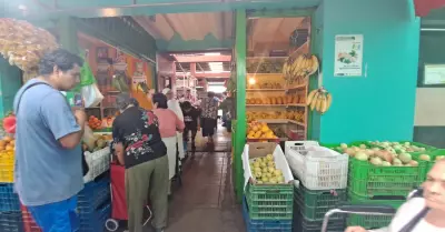 Aumento de precios de frutas y verduras preocupa a vendedores y amas de casa