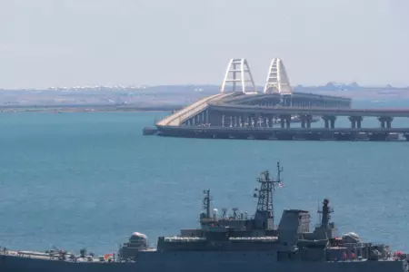 Ucrania ataca con drones un buque ruso en una base en el mar Negro