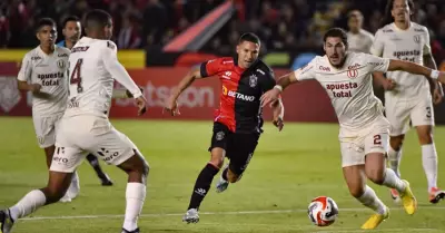Universitario derrota a Melgar en Arequipa.