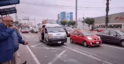 Combis y custers no podrn circular en tres avenidas de Lima.
