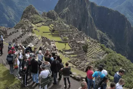 Evalúan incrementar el aforo de Machu Picchu por demanda de boletos.