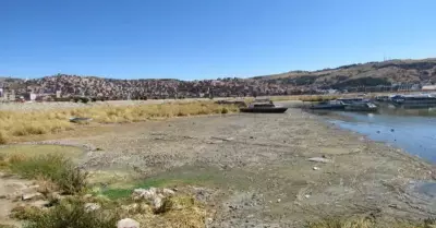 Nivel de agua del lago Titicaca desciende a su mnimo histrico.