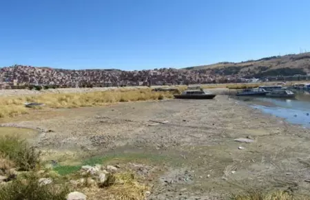 Lago Titicaca registra disminución de casi un metro en su nivel del agua.