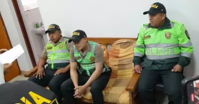 Policas acusados de extorsionar a pareja en Barranca.