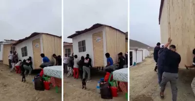 Peruanos protagonizan curiosa escena al llevar su casa.