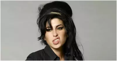 Libro con notas personales de Amy Winehouse