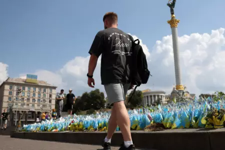 Activistas ucranianos desafan el peligro y resisten pacficamente a ocupacin r