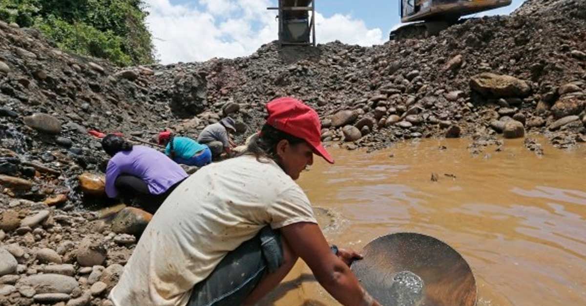 Ministro Montero niega consenso con mineros ilegales: "Continuarán siendo reprimidos"