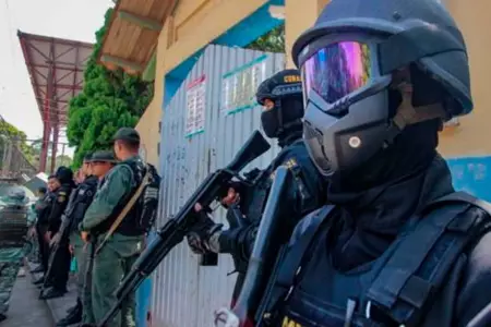 Polica venezolana detiene a banda que estafaba a peruanos por internet.