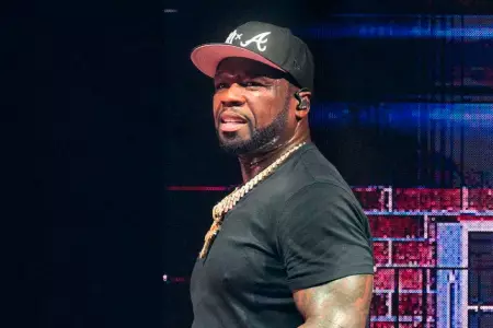 50 Cent denunciado por agredir a una fan lanzndole un micrfono.