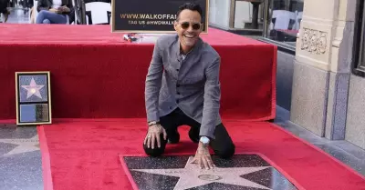 Marc Anthony recibe estrella en paseo de la fama de Hollywood.