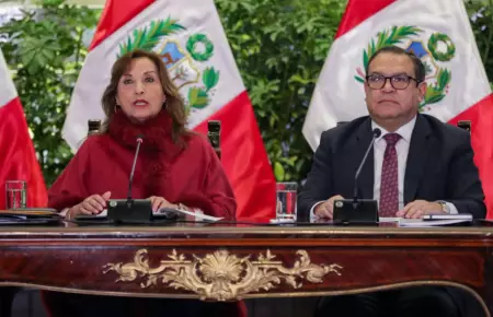 Dina Boluarte y Alberto Otrola acuden hoy a la Fiscala por muertes en protesta