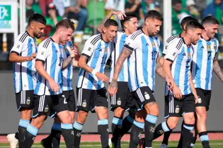 Argentina goleó 3-0 a Bolivia.